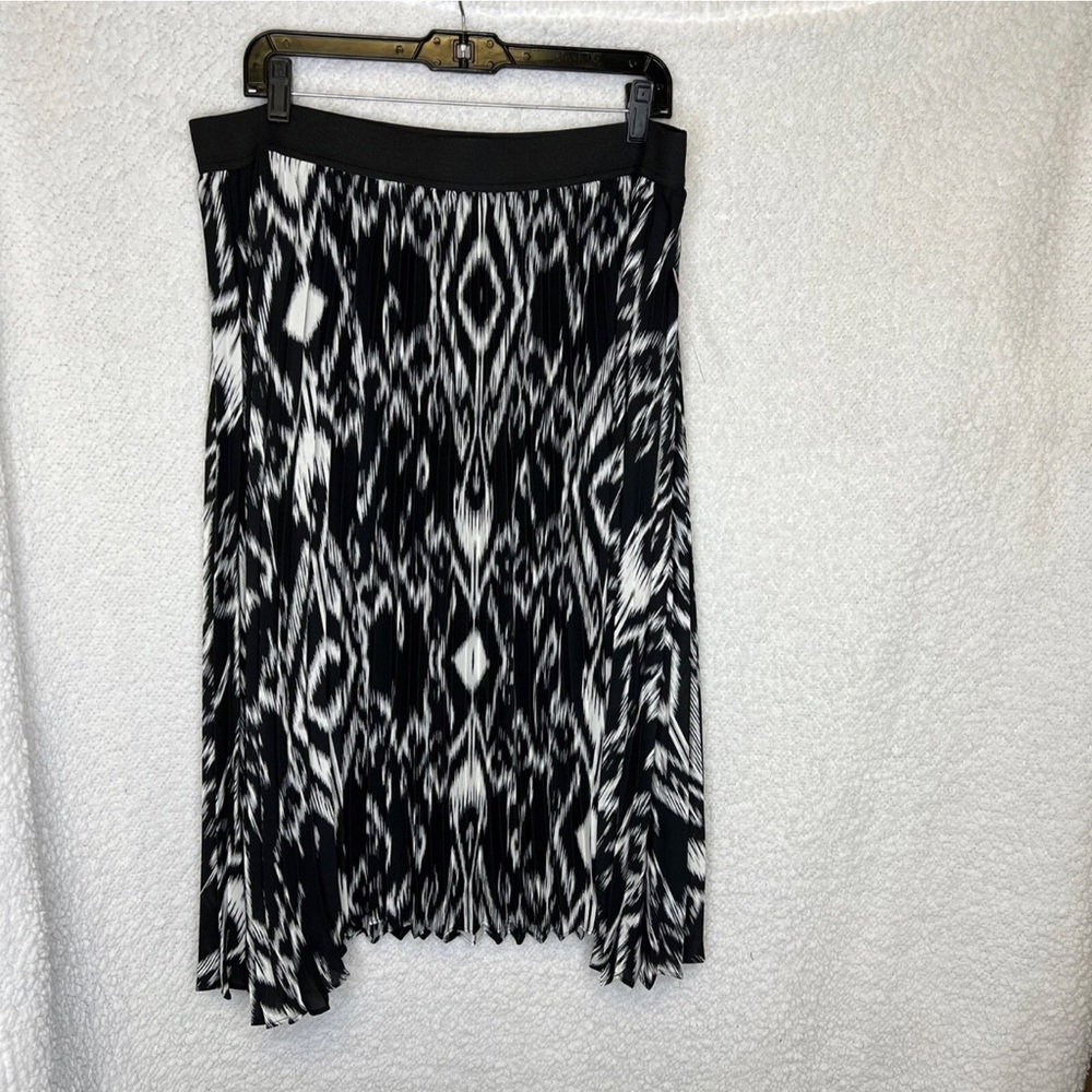 Worthington Woman Black and White Geometric Print Pleated Skirt Size 0x